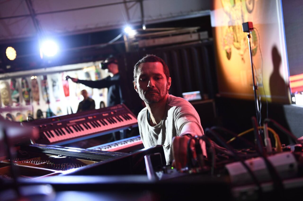 Boosta, Luca Barcellona, Gold, VR, Tilt Brush, Roma, La notte delle liridi, Live Performance, Binario 18