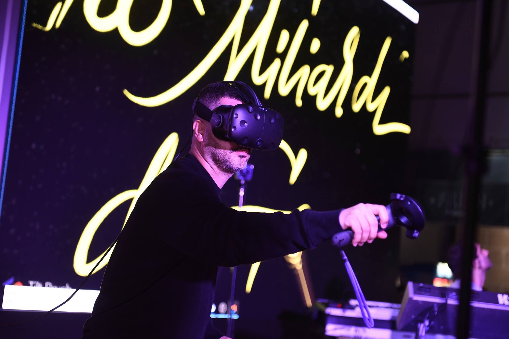 Boosta, Luca Barcellona, Gold, VR, Tilt Brush, Roma, La notte delle liridi, Live Performance, Binario 18