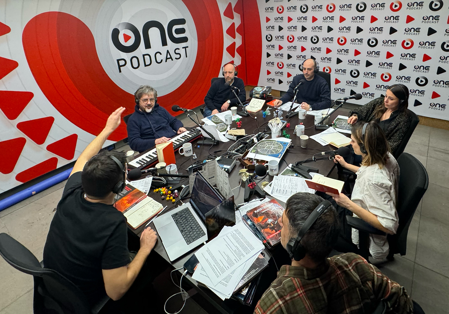 Radio Deejay, Dungeons and Deejay, D&D, Dungeons and Dragons, Podcast, Francesco Lancia, Rocco Tanica, Matteo Curti, Franscesco Costa, Zoltar, Brenda Lodigiani, Alessandra Patitucci, Omar Rashid, VR, video VR, Insta360